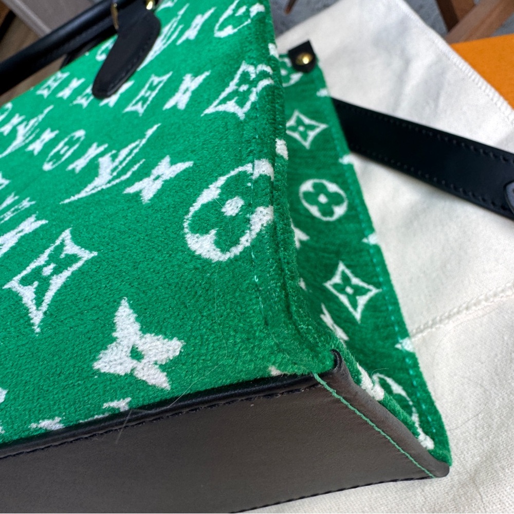 Louis Vuitton Monogram Velvet OnTheGo PM - Picture 15 of 16